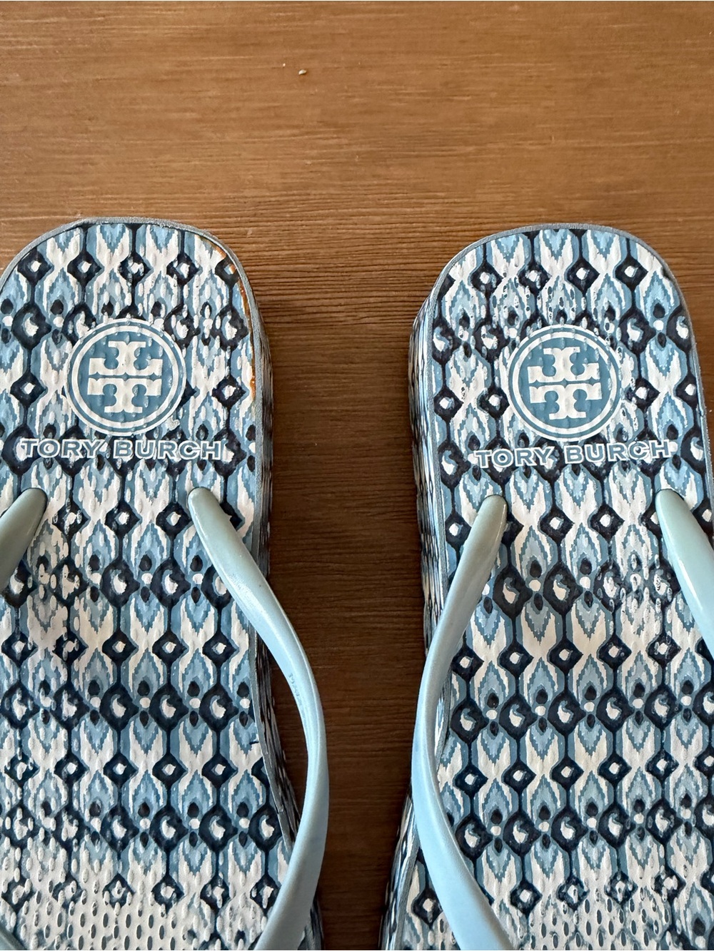 Tory Burch Light Blue Strappy Logo Flip Flops - Picture 2 of 5